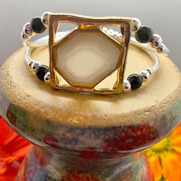 Double Strand Elastic Bracelet - Picture 2 of 4